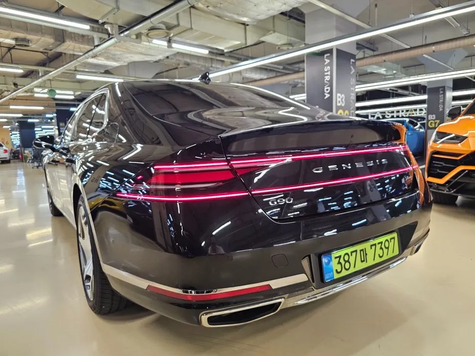 Genesis G90