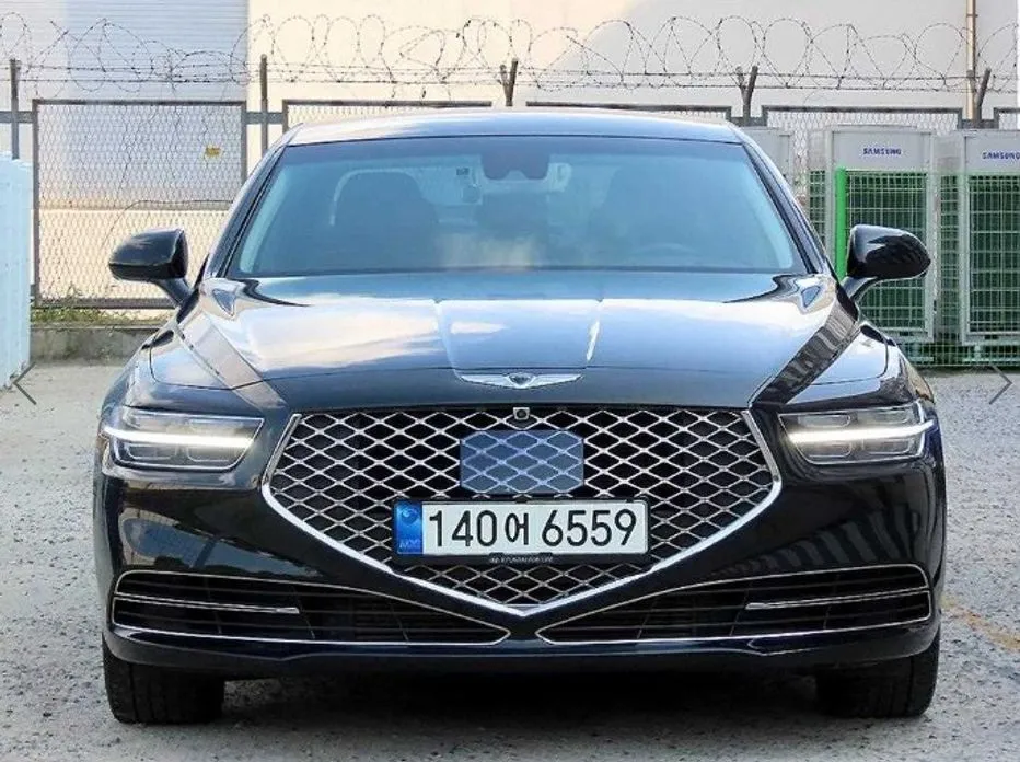 Genesis G90