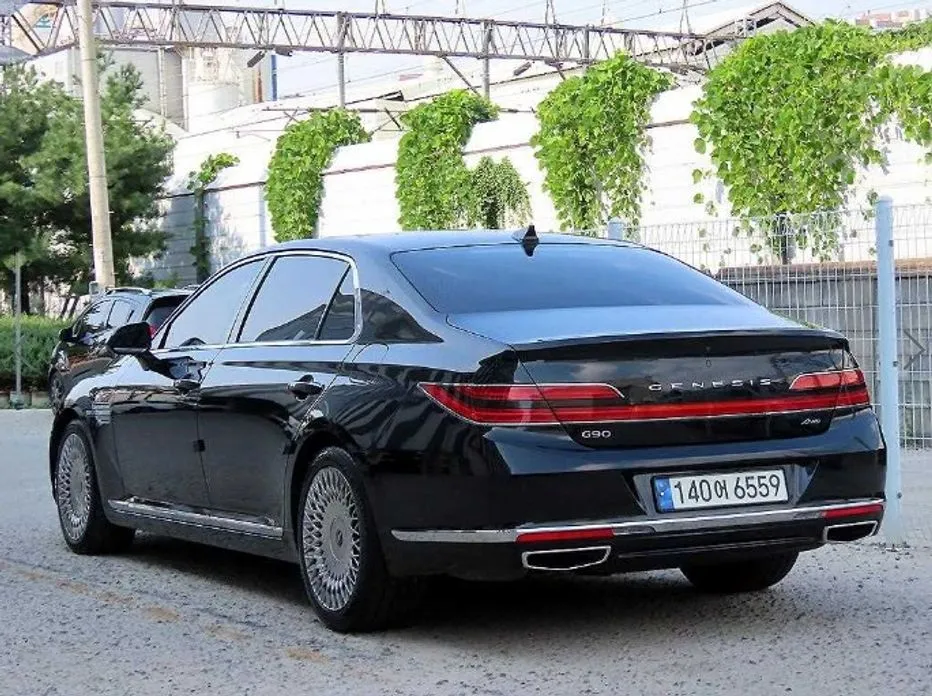 Genesis G90