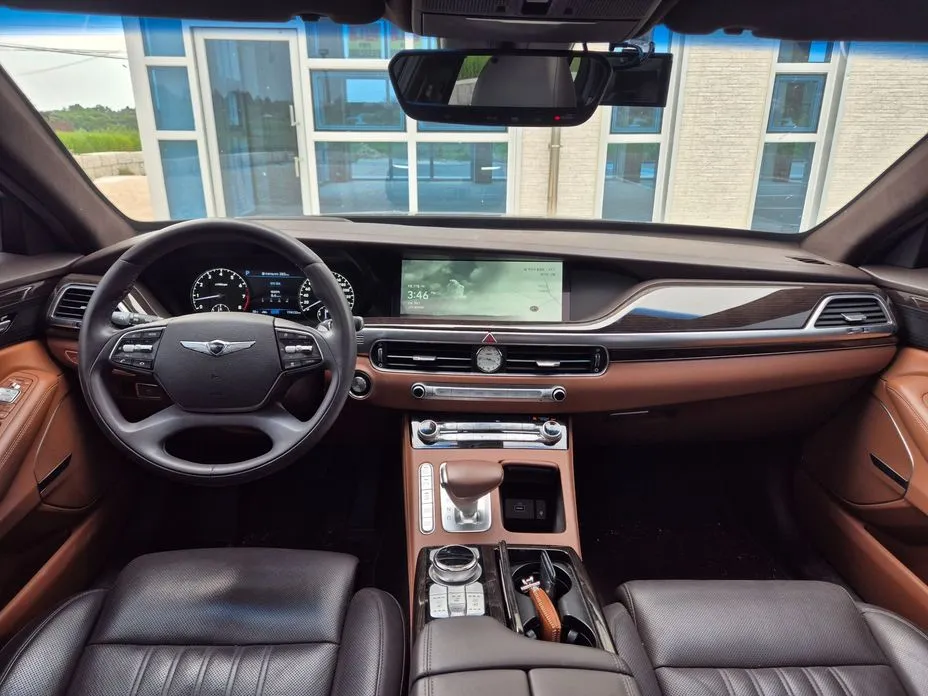 Genesis G90