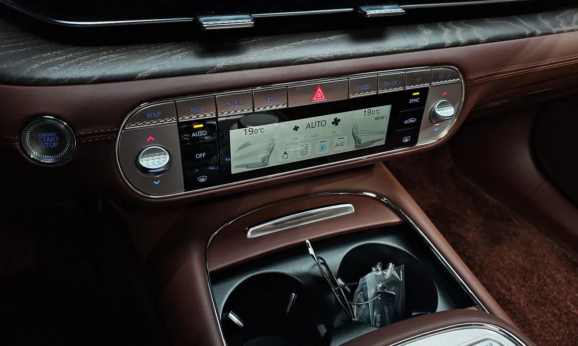 Genesis G90