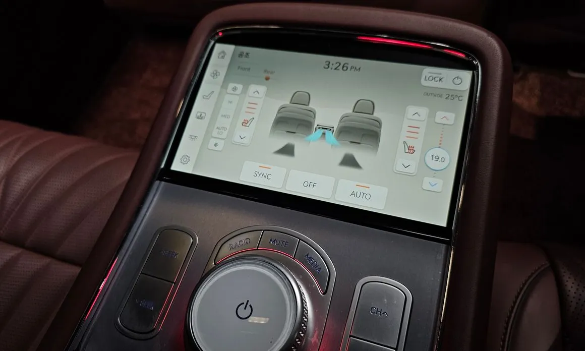 Genesis G90