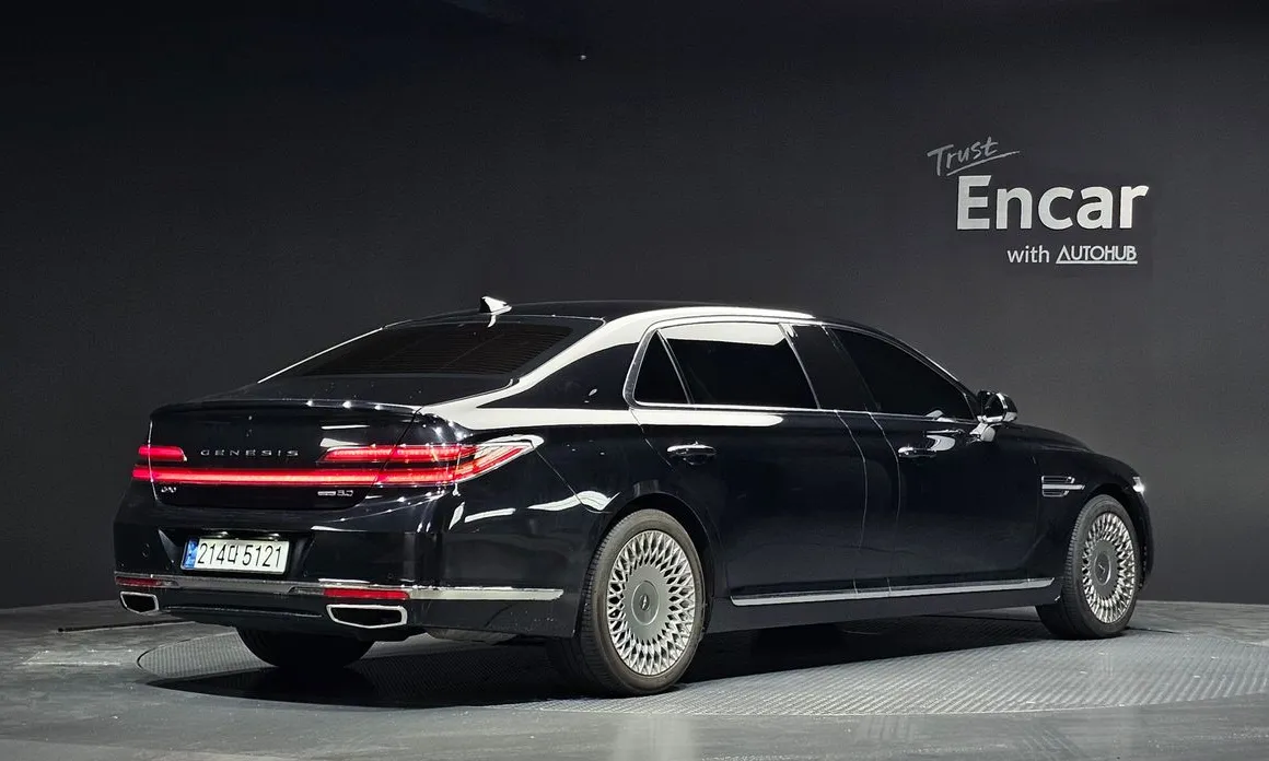 Genesis G90