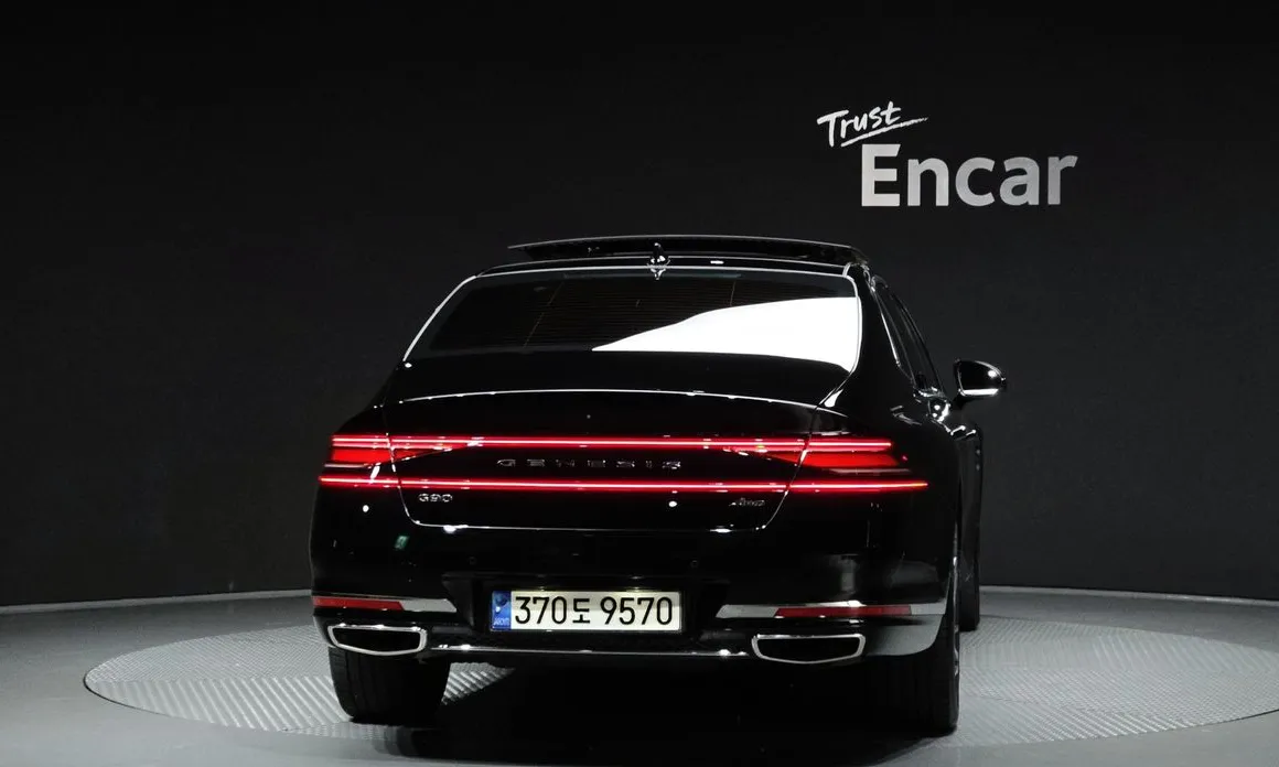 Genesis G90