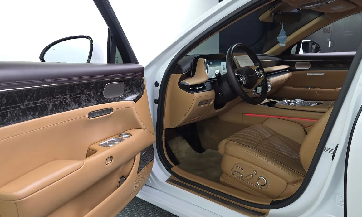 Genesis G90