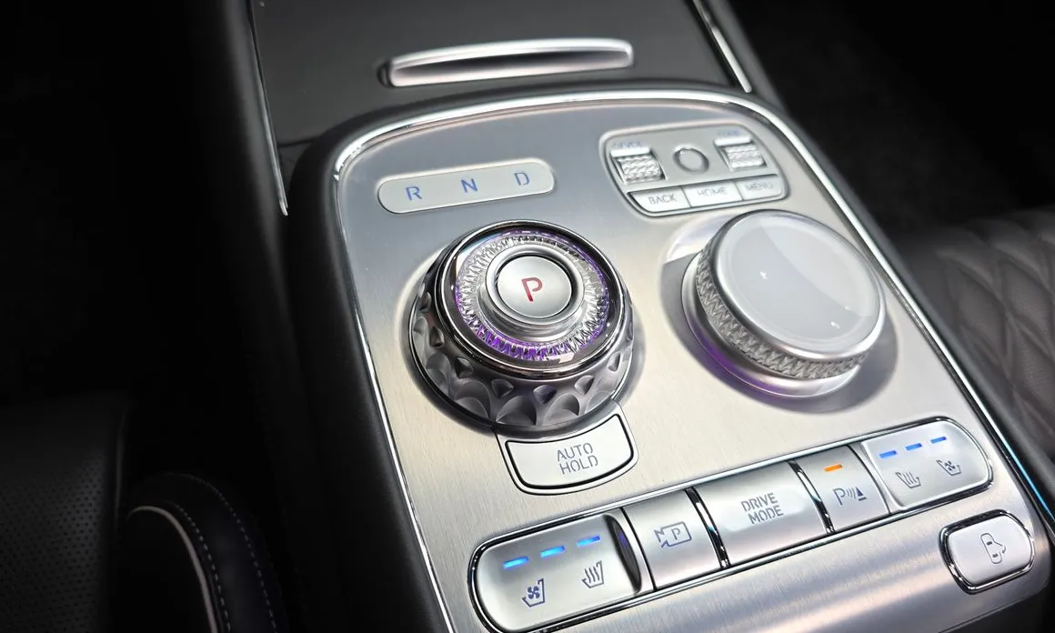 Genesis G90