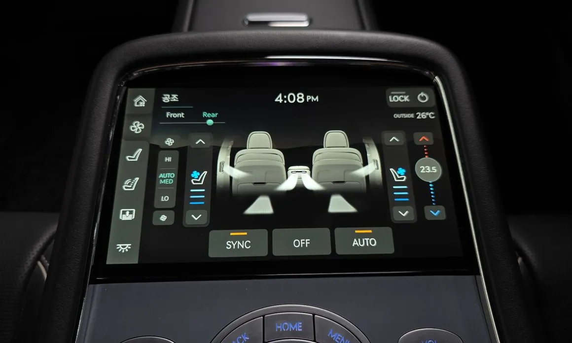 Genesis G90