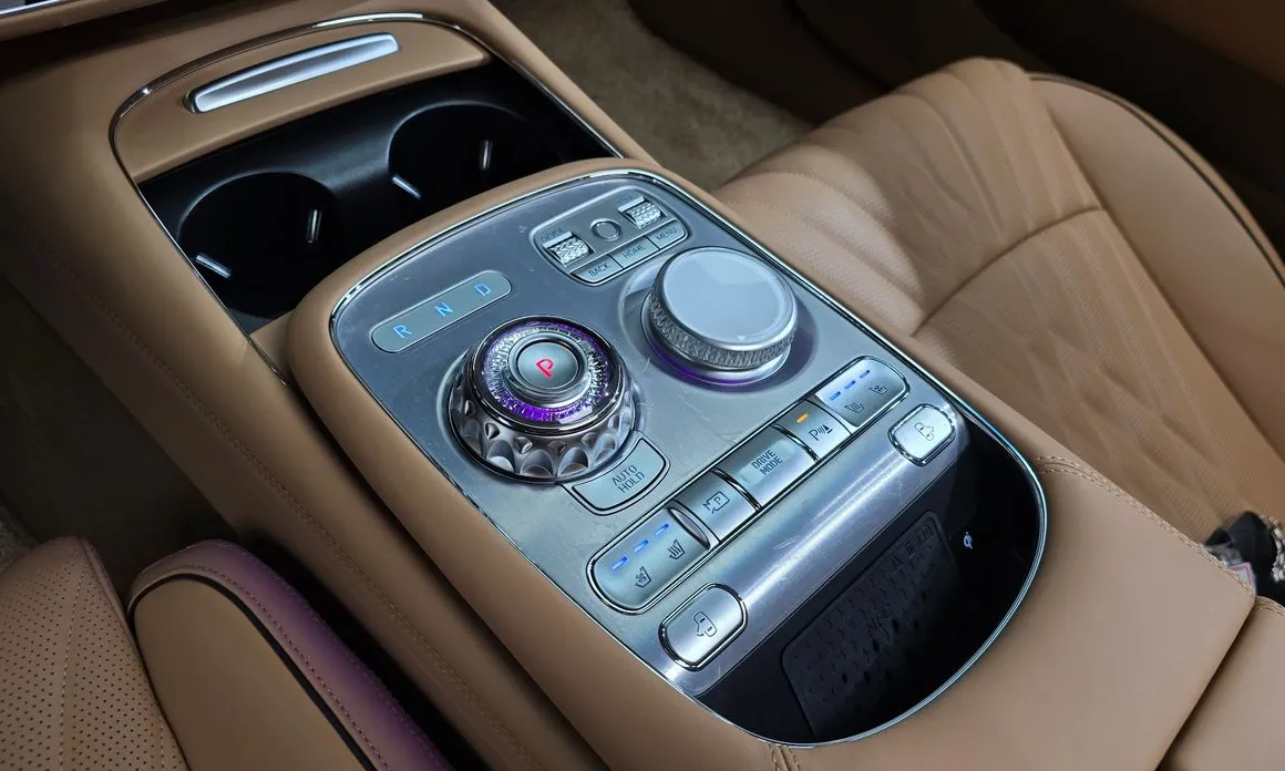 Genesis G90