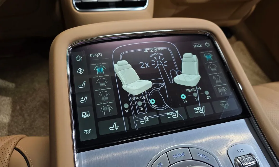 Genesis G90