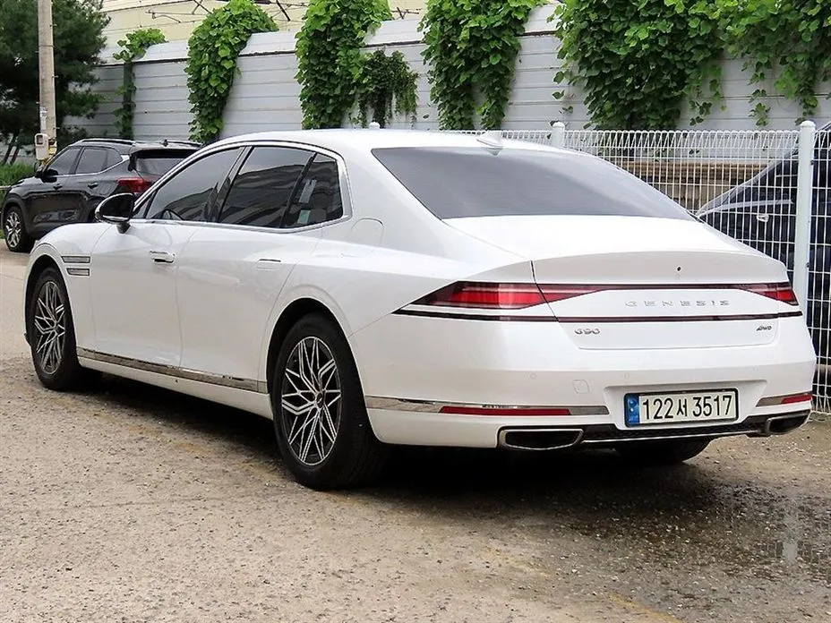 Genesis G90