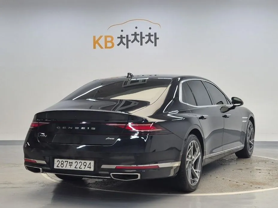 Genesis G90