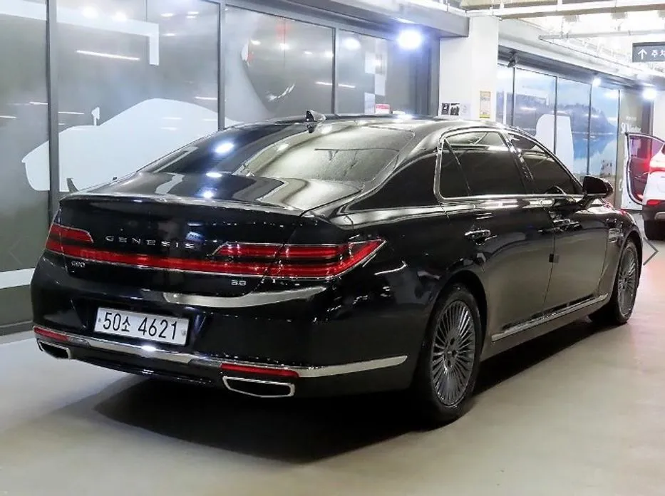 Genesis G90