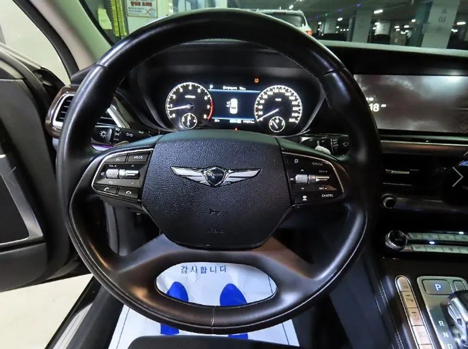 Genesis G90