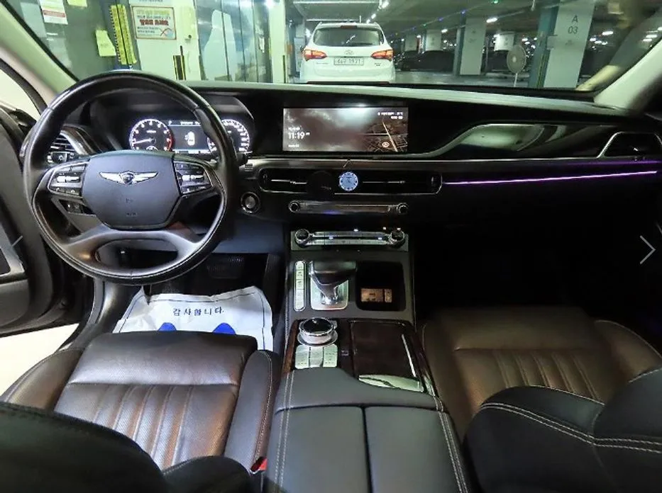 Genesis G90