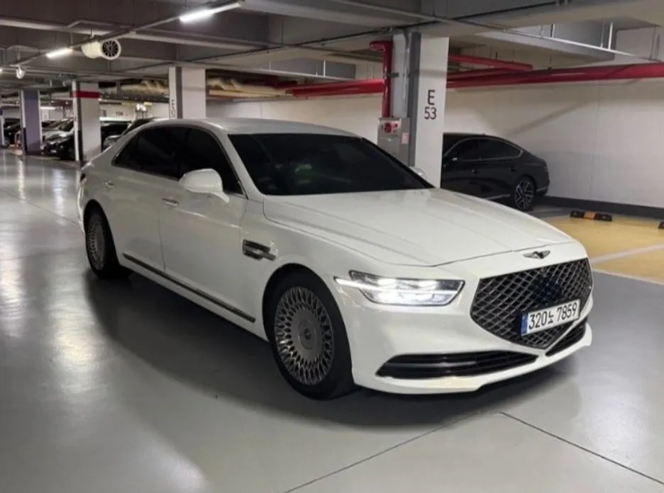 Genesis G90