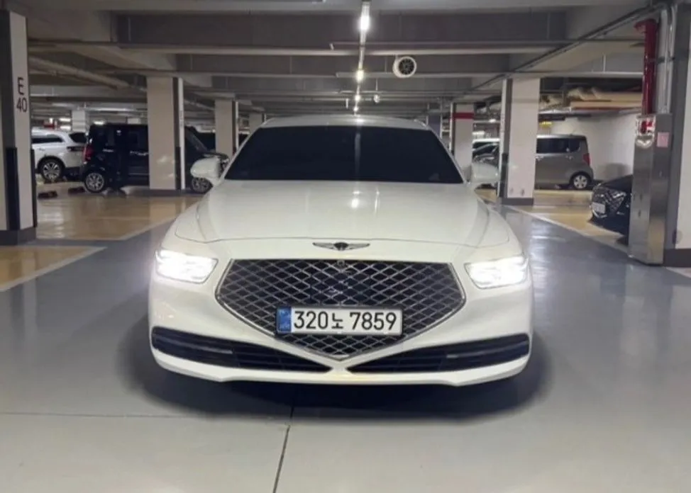Genesis G90