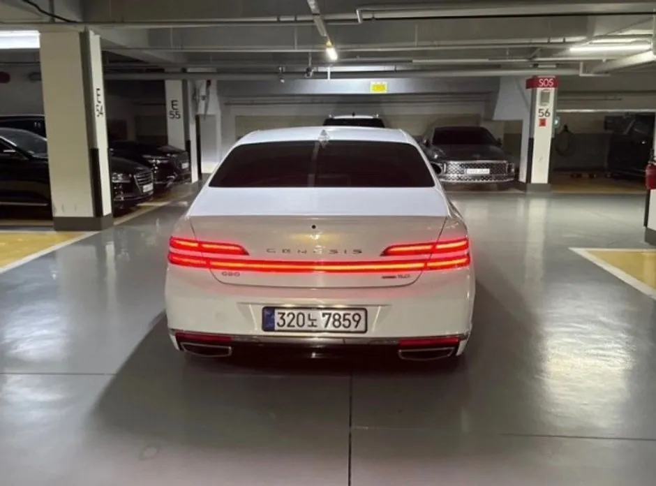 Genesis G90