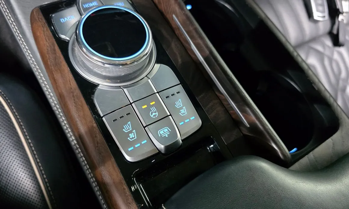 Genesis G90