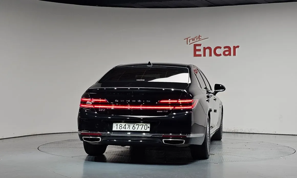 Genesis G90