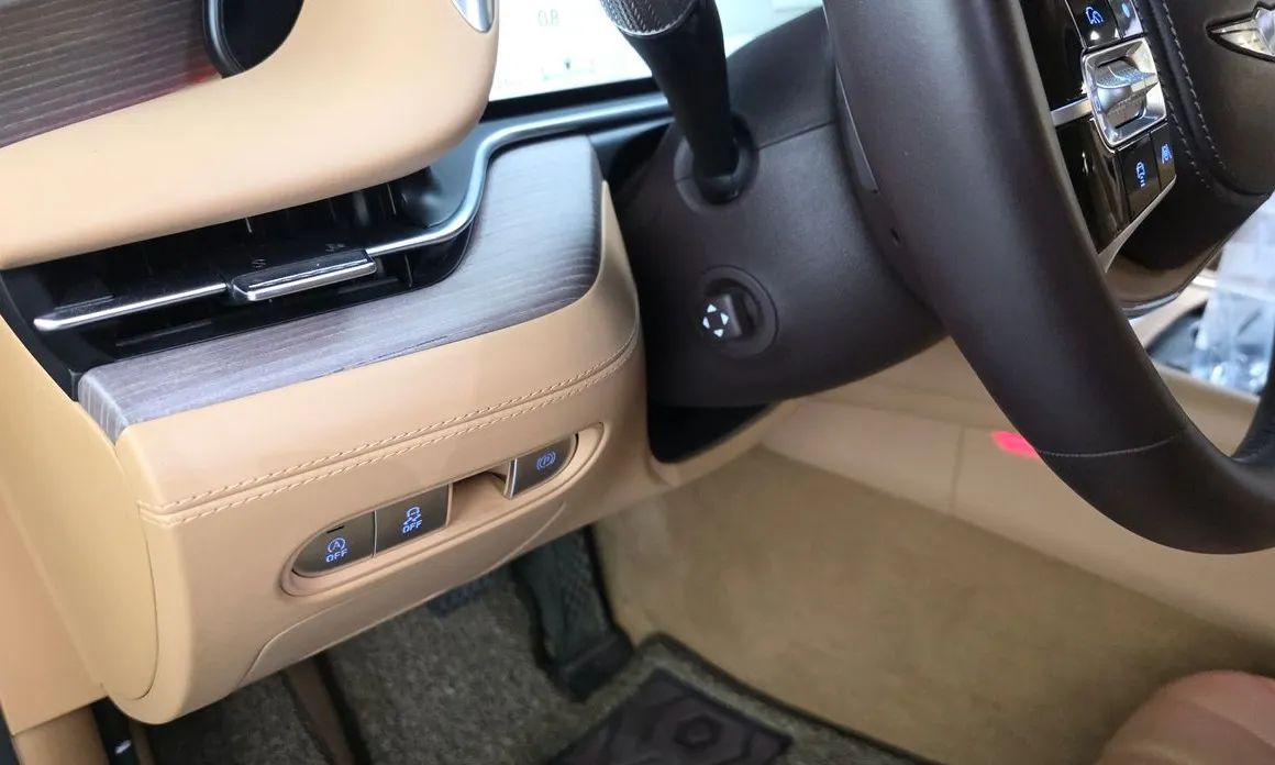 Genesis G90