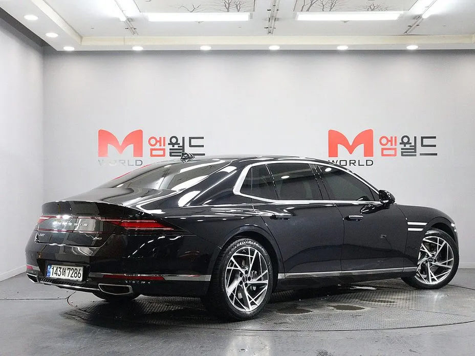 Genesis G90