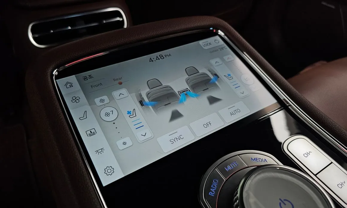 Genesis G90