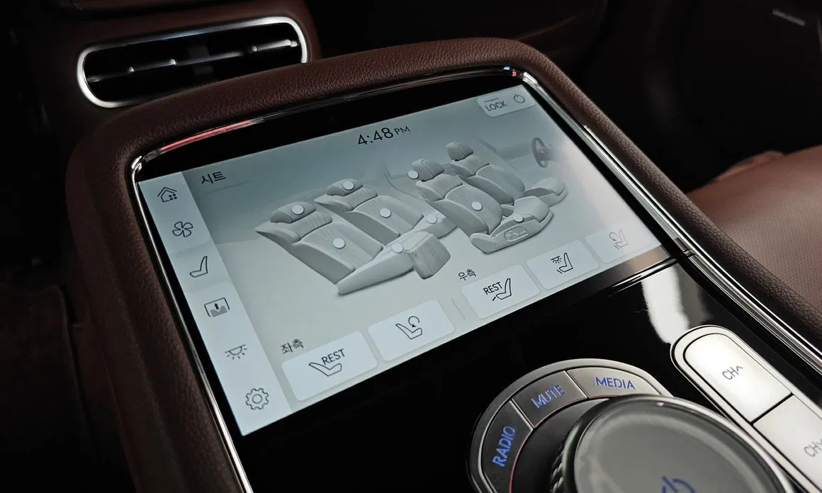 Genesis G90
