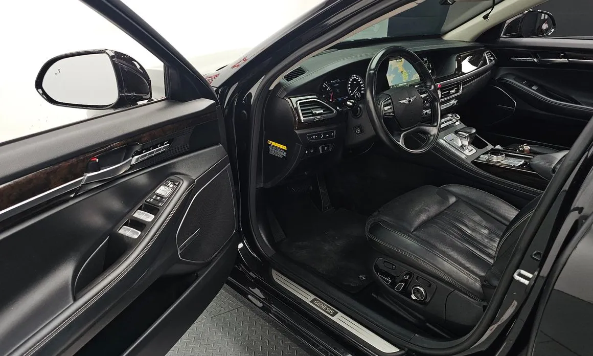 Genesis G90