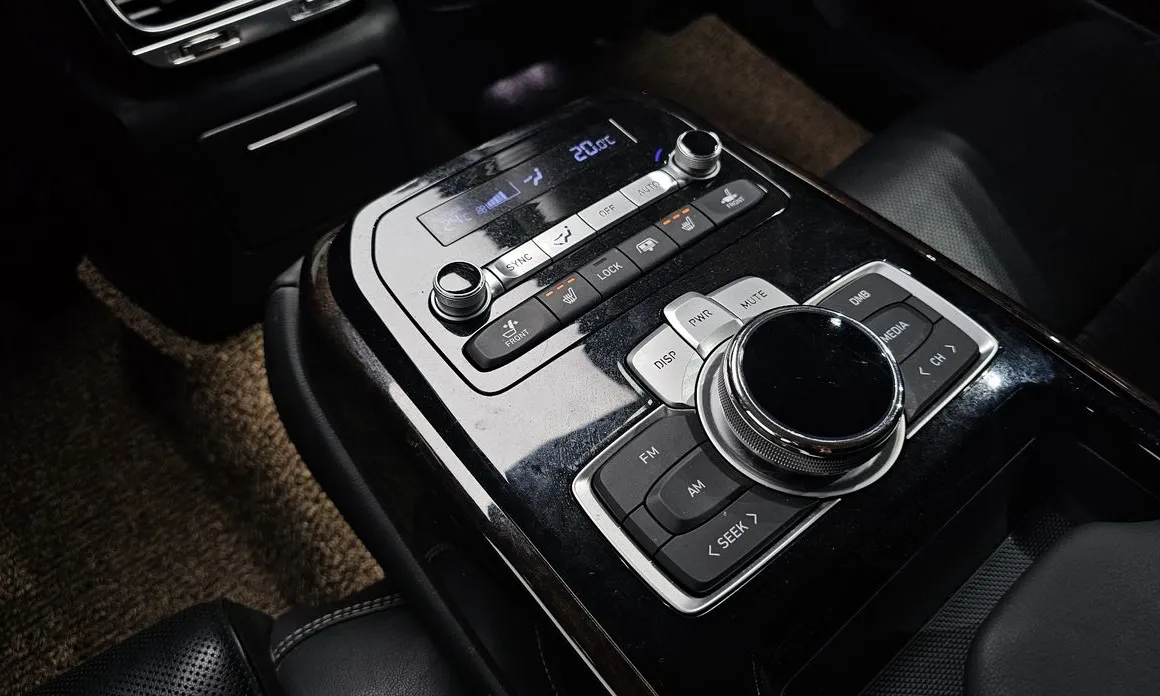 Genesis G90