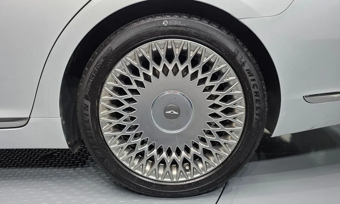 Genesis G90