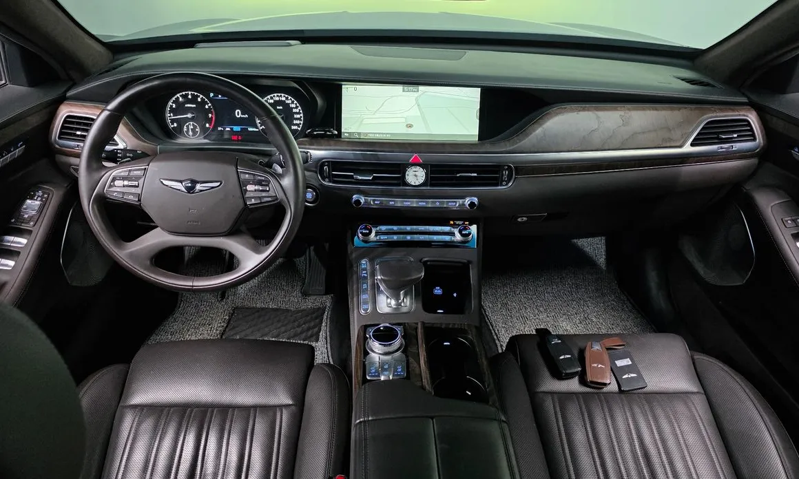 Genesis G90