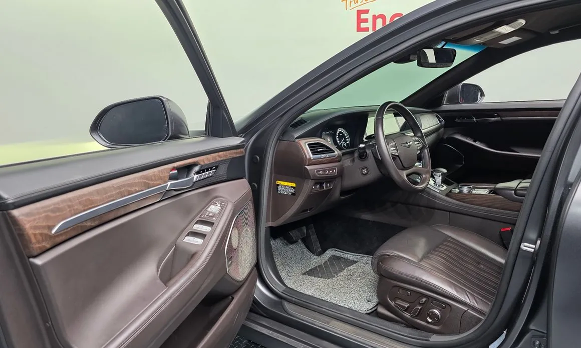 Genesis G90