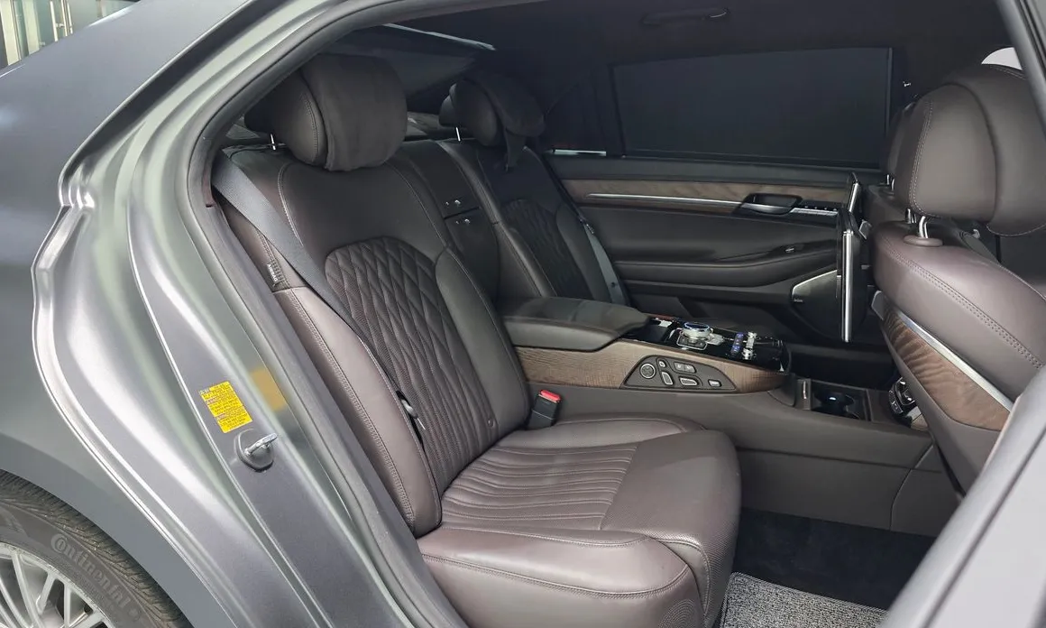 Genesis G90