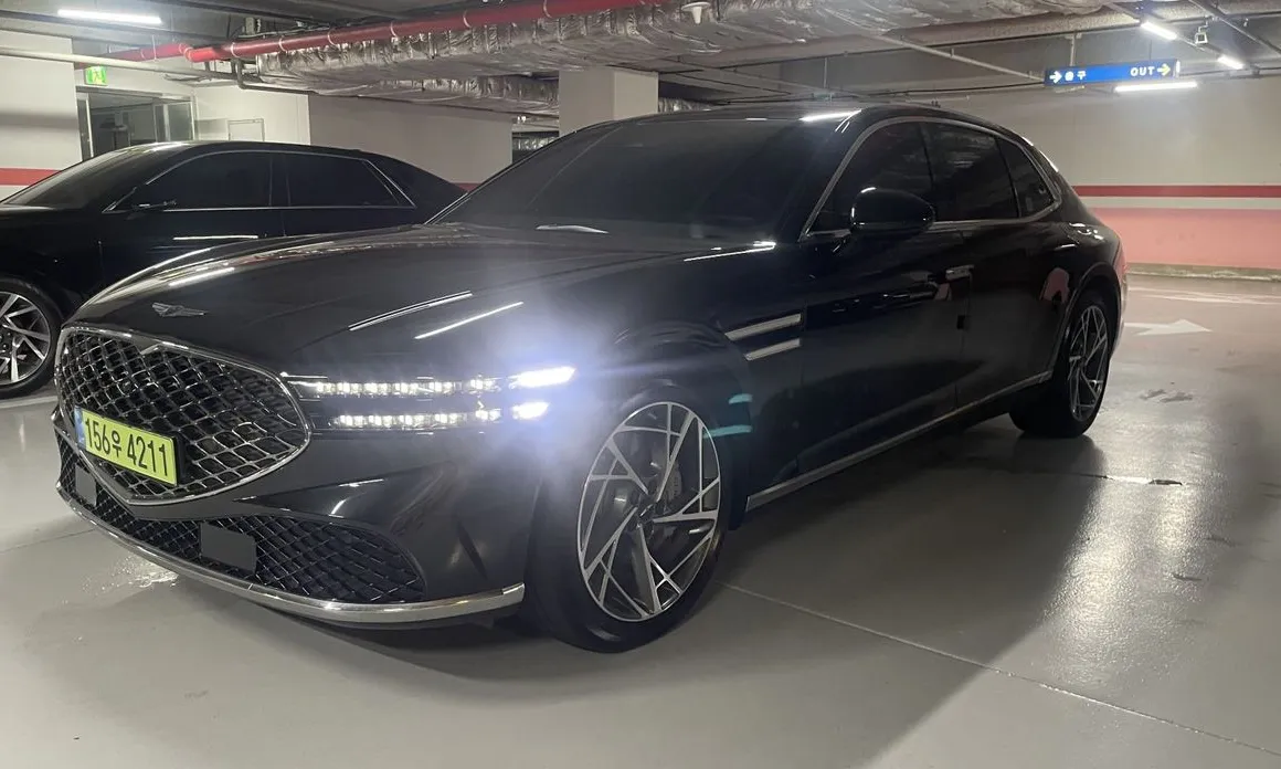 Genesis G90