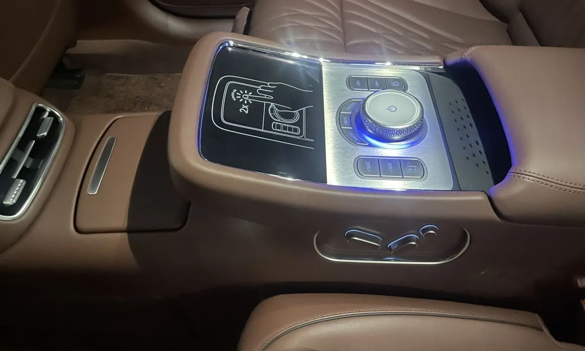 Genesis G90