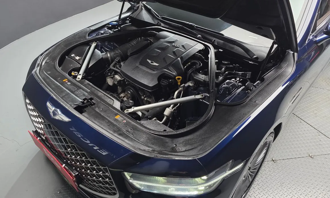 Genesis G90