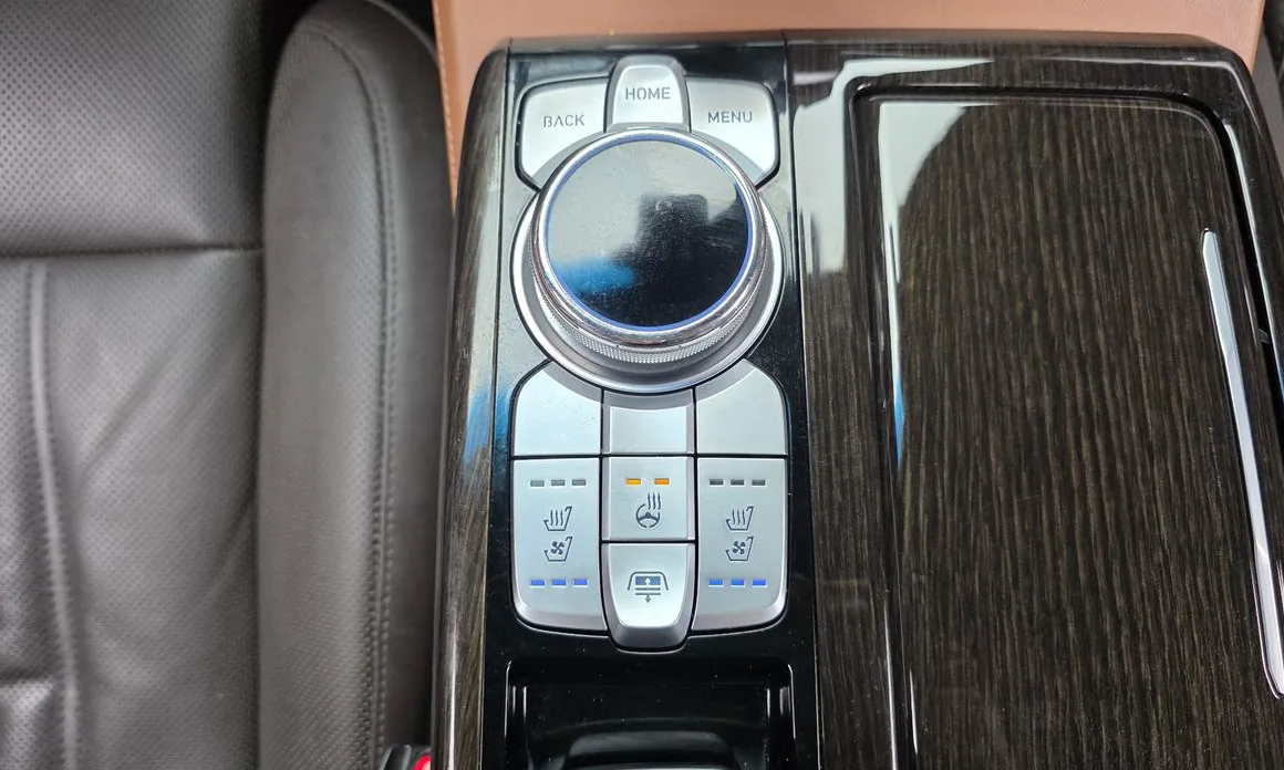 Genesis G90