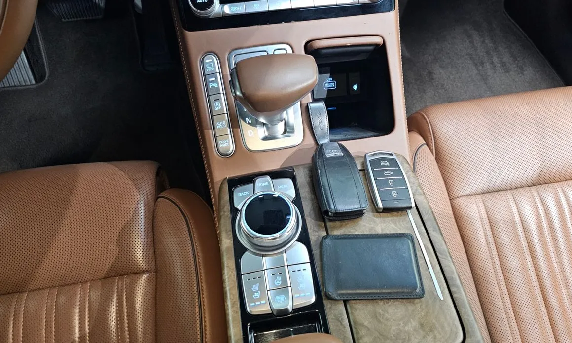 Genesis G90