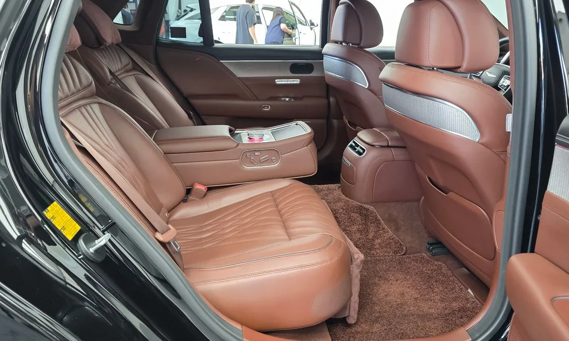 Genesis G90
