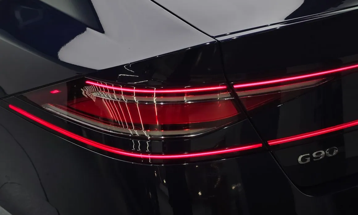 Genesis G90