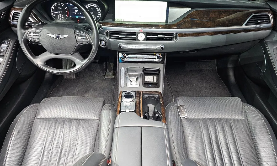Genesis G90