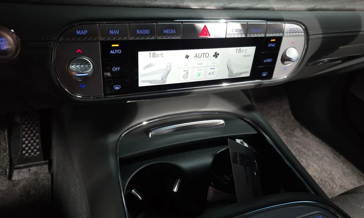 Genesis G90