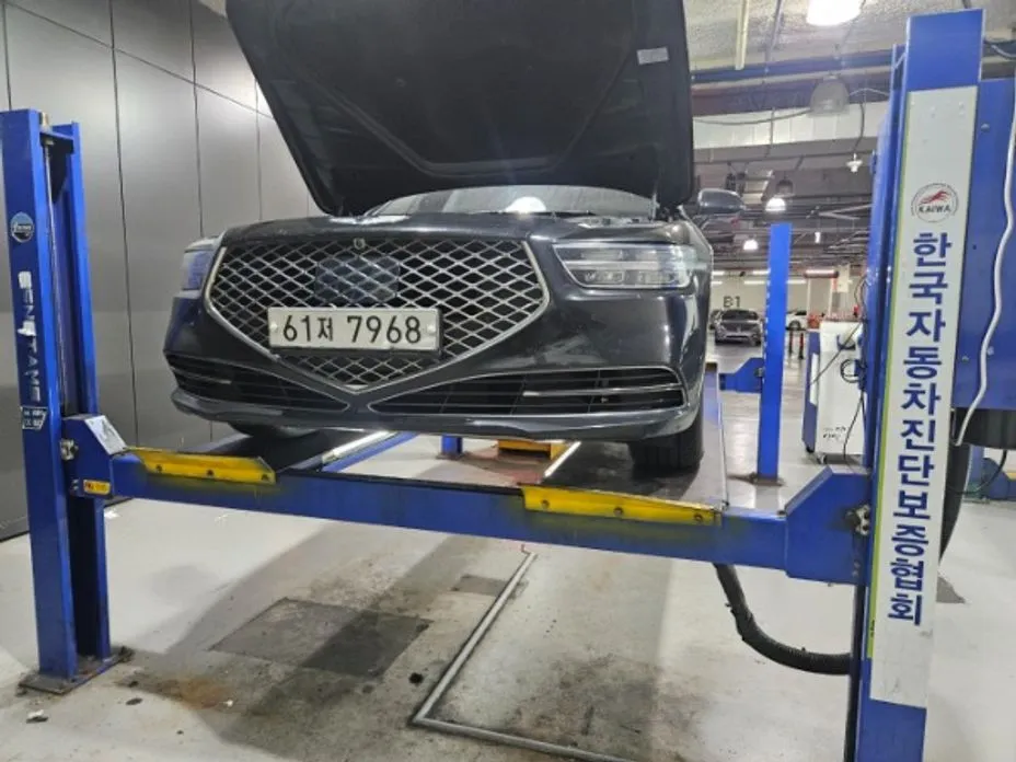 Genesis G90