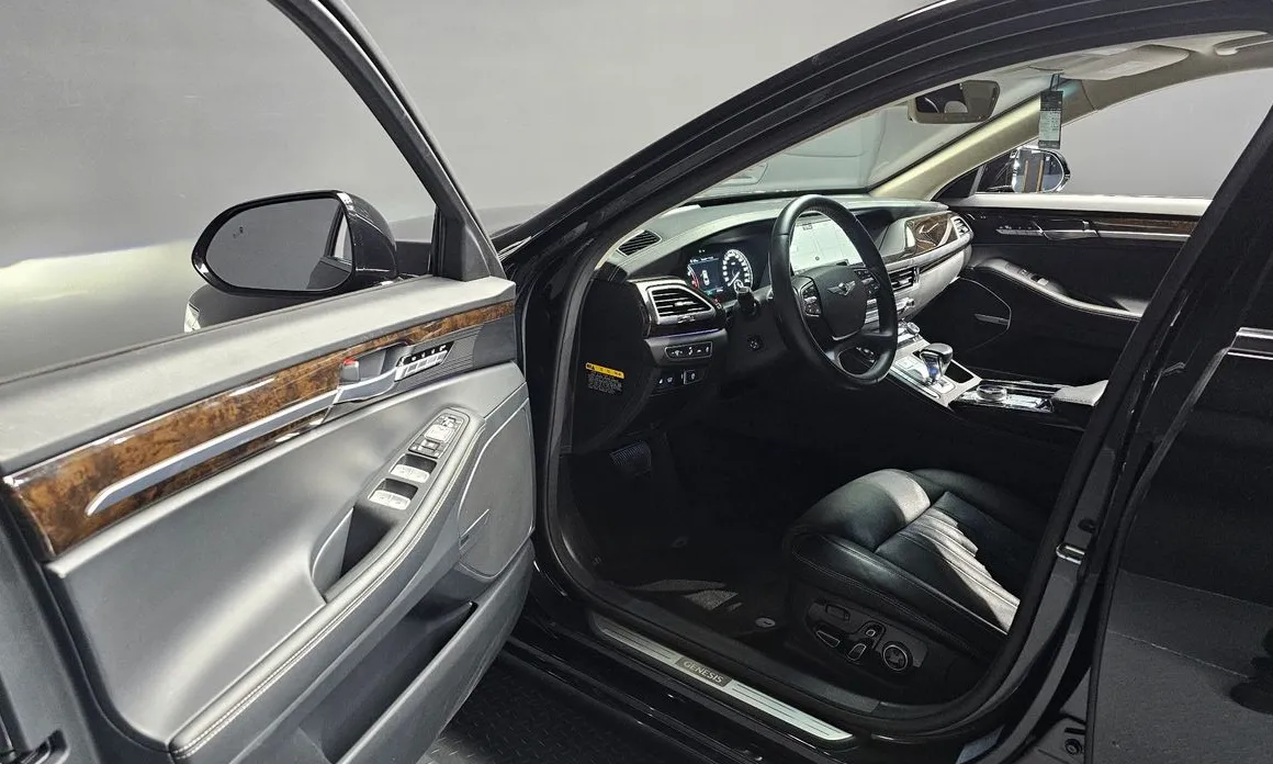 Genesis G90