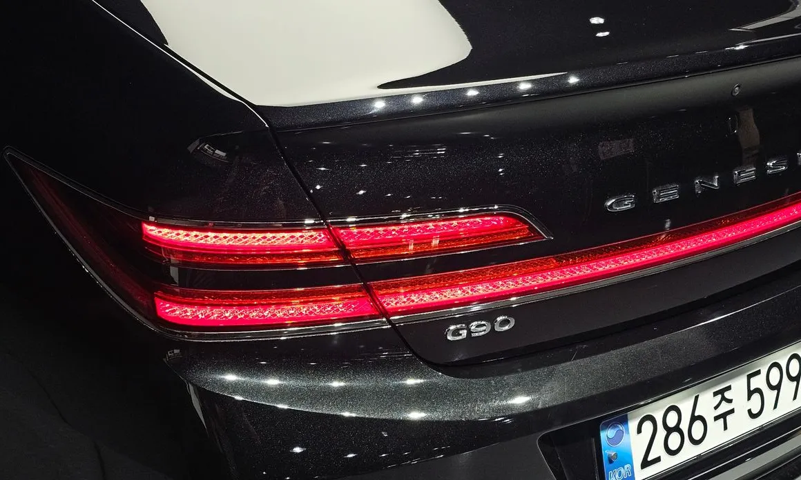 Genesis G90