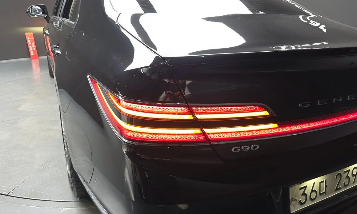 Genesis G90