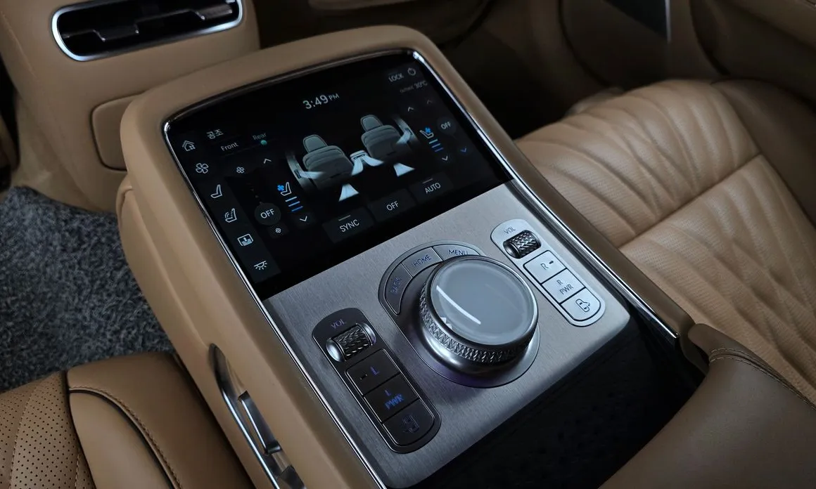 Genesis G90