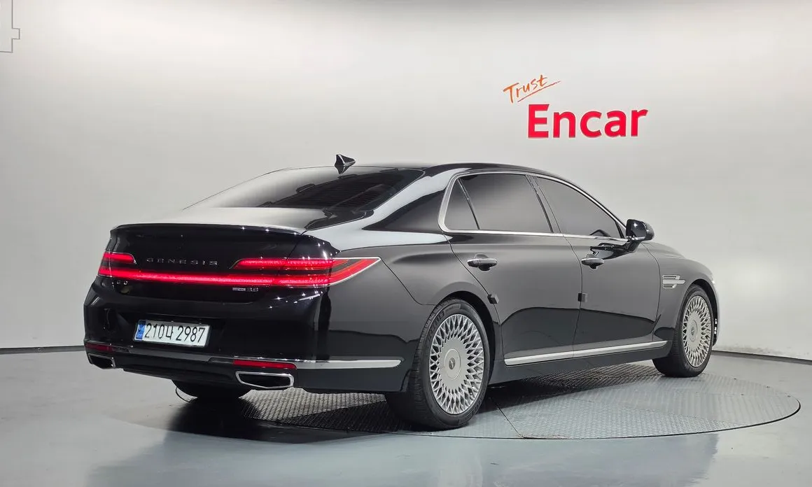Genesis G90