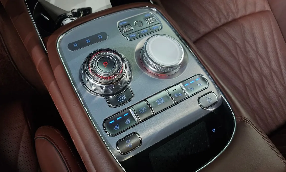 Genesis G90