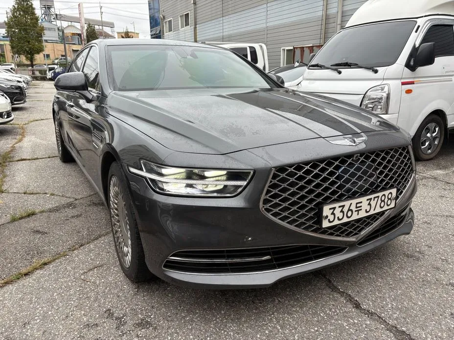 Genesis G90